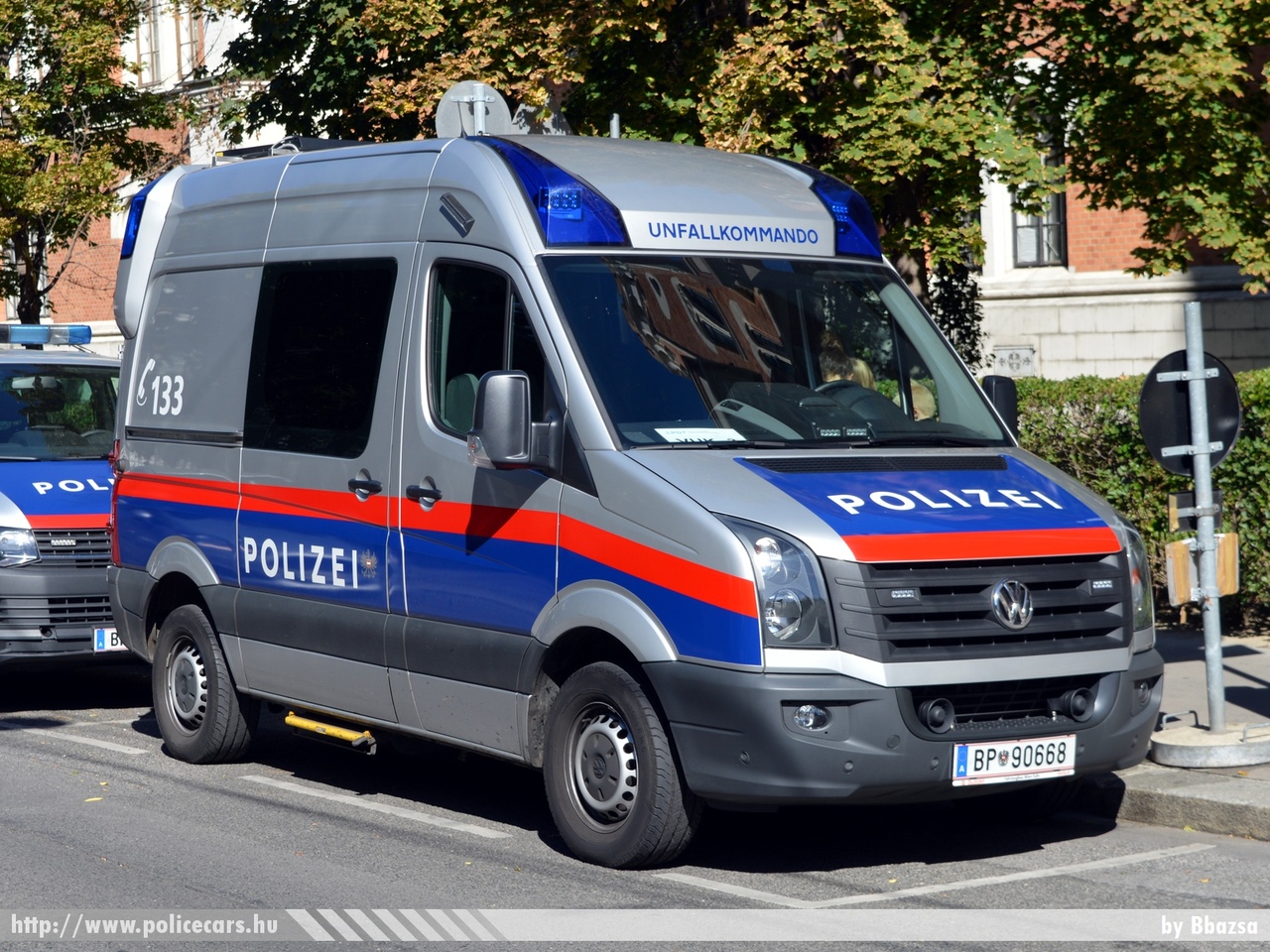 Volkswagen Crafter, fotó: Bbazsa
Keywords: osztrák Ausztria rendőr rendőrautó rendőrség police policecar Austria austrian