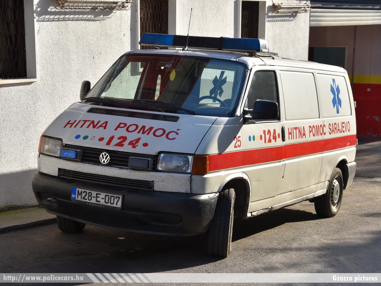Volkswagen Transporter T4, Sarajevo, fotó: Gzozzo pictures
Keywords: Bosznia-Hercegovina mentő mentőautó bosnia bosnia-herzegovina ambulance