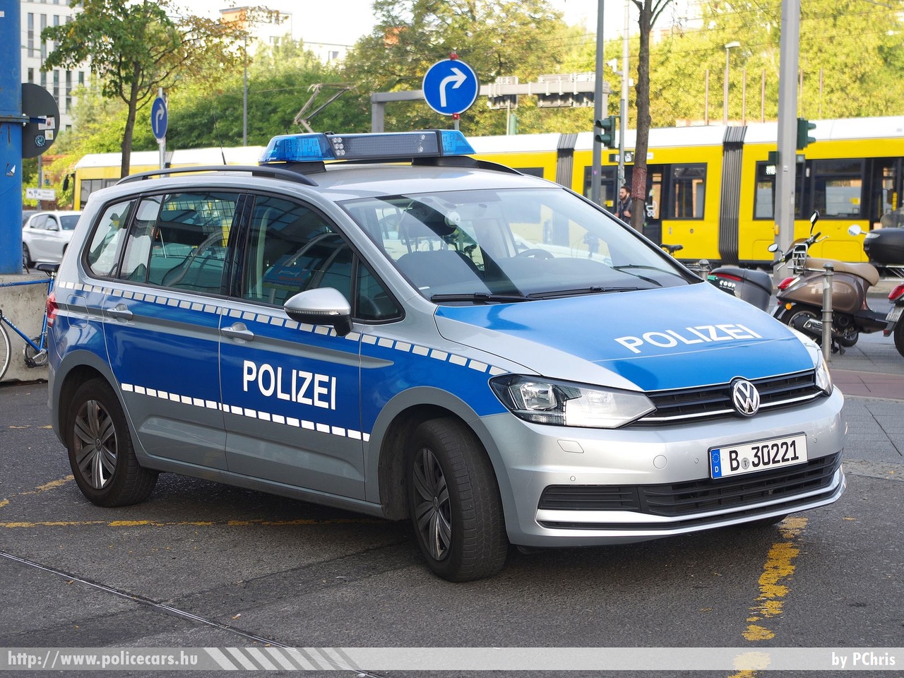 Volkswagen Touran, fotó: PChris
Keywords: német Németország rendőr rendőrautó rendőrség german Germany police policecar
