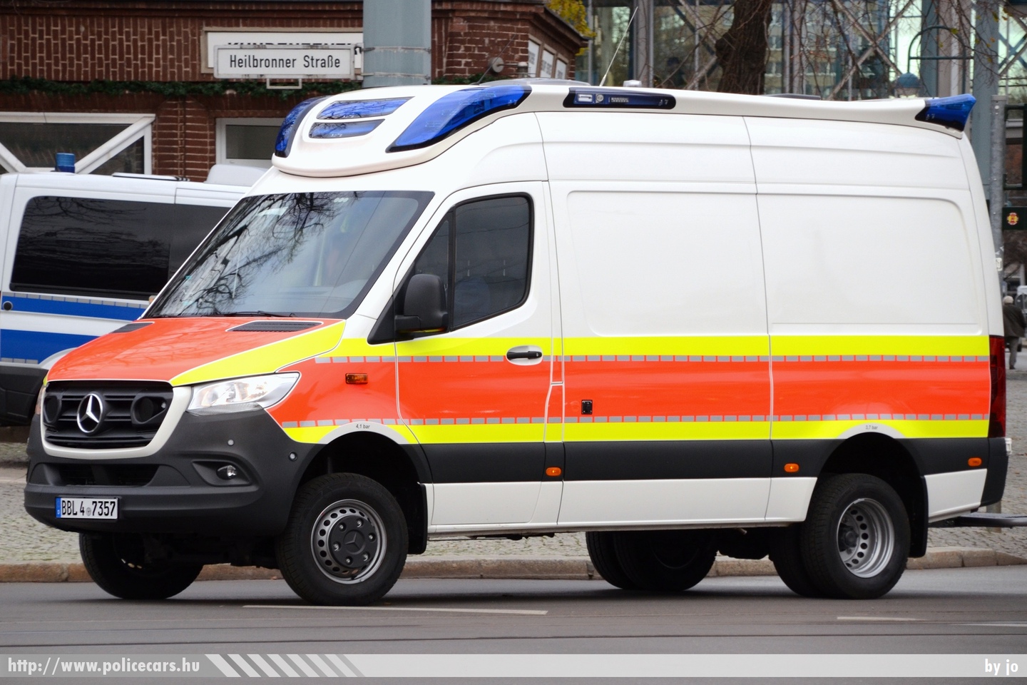 Mercedes Sprinter III, fotó: jo
Keywords: német Németország rendőr rendőrautó rendőrség german Germany police policecar mentő mentőautó ambulance