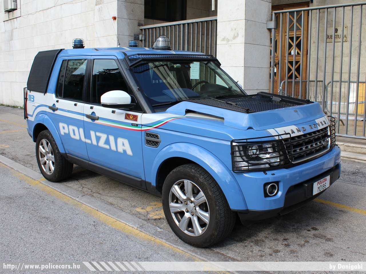 Land Rover Discovery 4, fotó: Danigabi
Keywords: rendőr rendőrautó rendőrség olasz Olaszország police policecar Italy italian