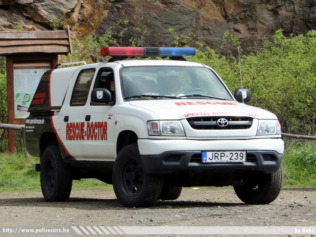 Toyota Hilux, Special Rescue Team, fotó: Gabi
Keywords: JRP-239 speciális mentők tûzoltóautó tûzoltó tûzoltóság magyar Magyarország fire firetruck Hungary hungarian