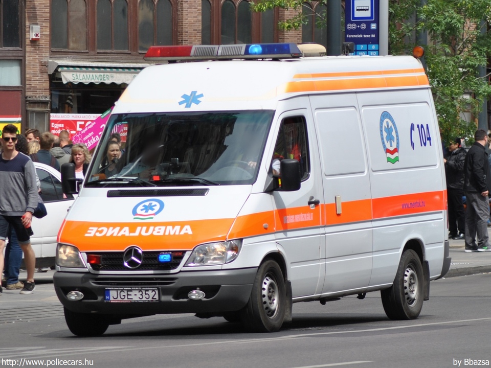 Mercedes-Benz Sprinter 313 CDI, Országos Mentõszolgálat, fotó: Bbazsa
Keywords: mentő mentőautó OMSZ magyar Magyarország JGE-352 ambulance hungarian Hungary