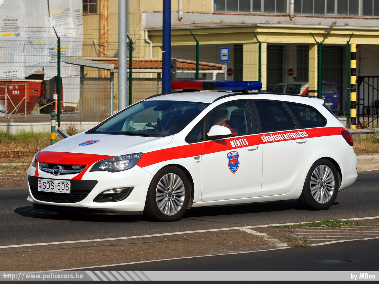 Opel Astra J Sports Tourer, SOS Assistance Hungary Kft., fotó: MBen
Keywords: magyar Magyarország mentő mentőautó Hungary hungarian ambulance SOS-506