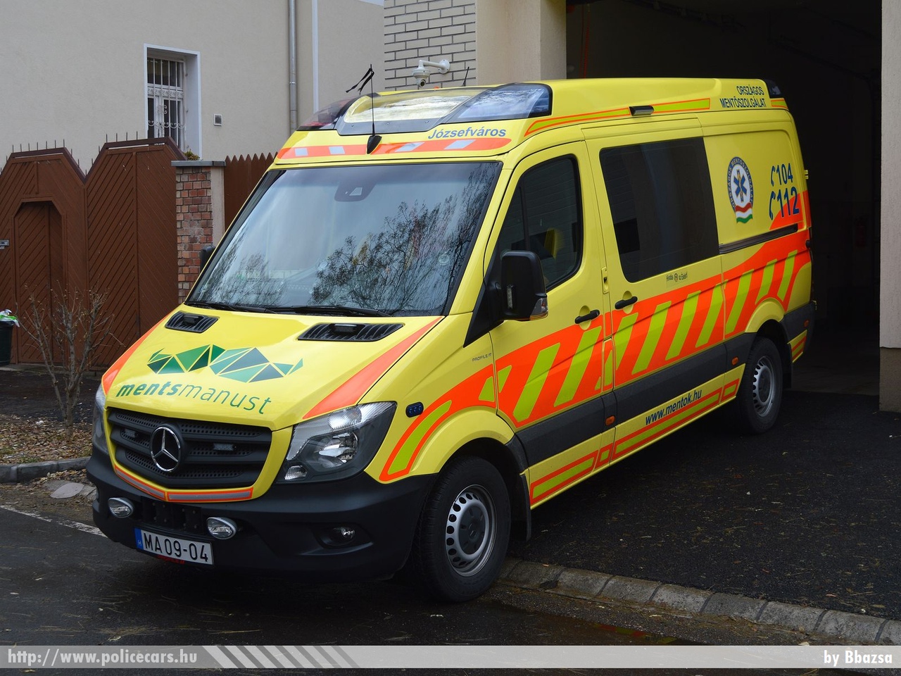 Mercedes-Benz Sprinter II facelift 316CDI Profile, Heros, Országos Mentõszolgálat, fotó: Bbazsa
Keywords: magyar Magyarország mentő mentőautó OMSZ Hungary hungarian ambulance MA09-04