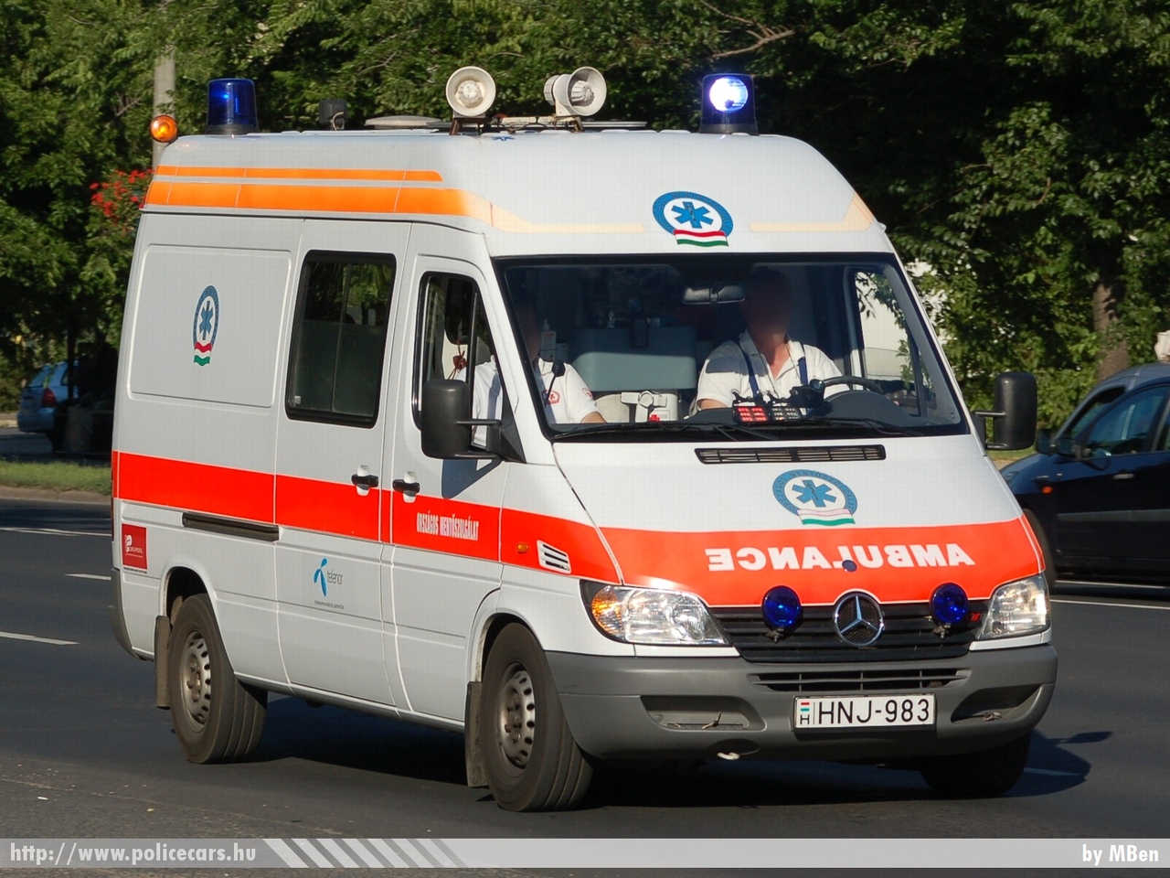 Mercedes Sprinter, fotó: MBen
Keywords: magyar Magyarország mentő mentőautó OMSZ Hungary hungarian ambulance HNJ-983