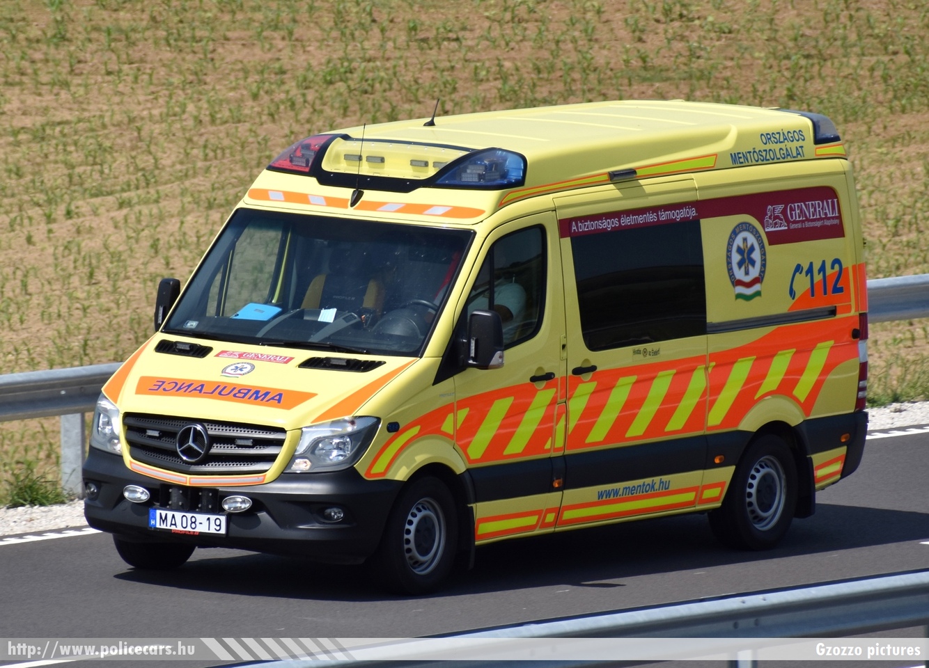 Mercedes-Benz Sprinter II facelift 316 CDI Profile, Országos Mentõszolgálat, fotó: Gzozzo pictures
Keywords: magyar Magyarország mentő mentőautó OMSZ Hungary hungarian ambulance MA08-19