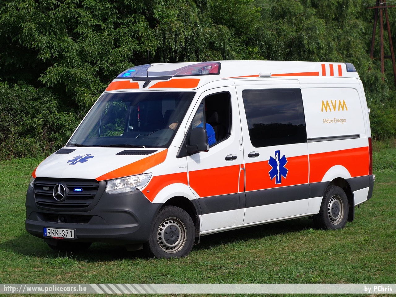 Mercedes Sprinter III Profile ambulance, MVM Mátra Energia Zrt., fotó: PChris
Keywords: mentő mentőautó magyar Magyarország hungarian Hungary ambulance RKK-371