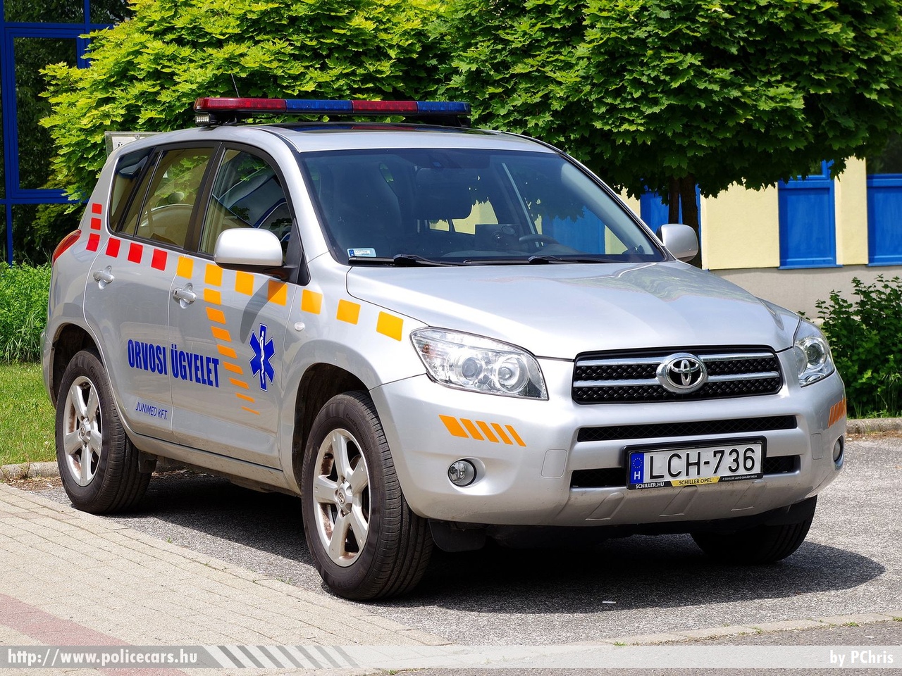 Toyota RAV4, orvosi ügyelet, Rétság, Junimed Kft., fotó: PChris
Keywords: mentő magyar Magyarország mentőautó ambulance Hungary hungarian LCH-736