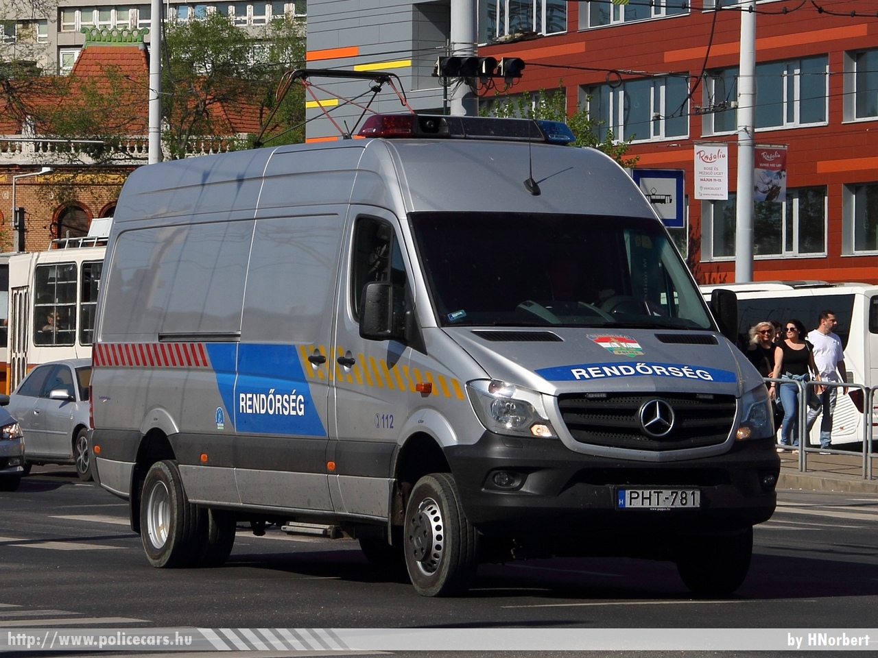 Mercedes-Benz Sprinter II facelift, fotó: HNorbert
Keywords: rendőr rendőrautó rendőrség magyar Magyarország Hungary hungarian police policecar PHT-781
