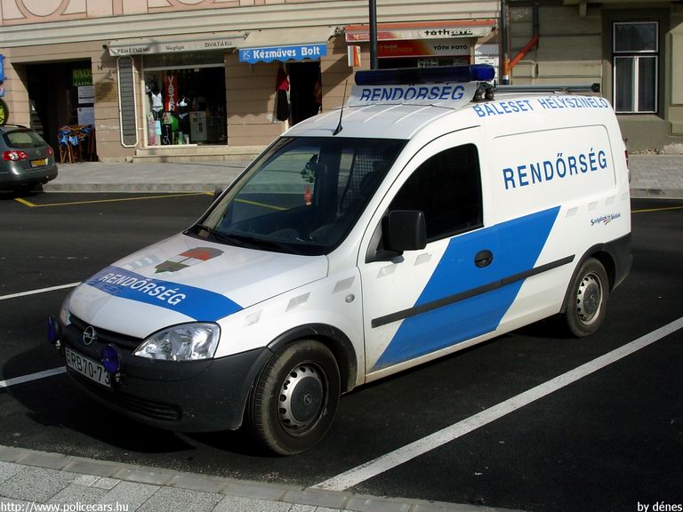 Opel Combo, fotó: dénes
Keywords: rendőrség rendőr rendőrautó magyar Magyarország RB70-73 police policecar hungarian Hungary