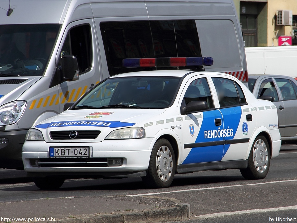 Opel Astra G, fotó: HNorbert
Keywords: rendőrautó rendőrség rendőr magyar Magyarország KBT-042 police policecar hungarian Hungary