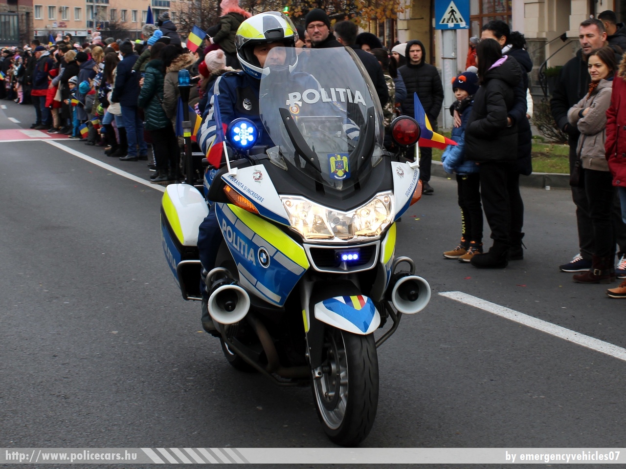 BMW, Politia, fotó: emergencyvehicles07
Keywords: rendőr rendőrmotor rendőrség police policebike policemotorcycle Román Románia romanian