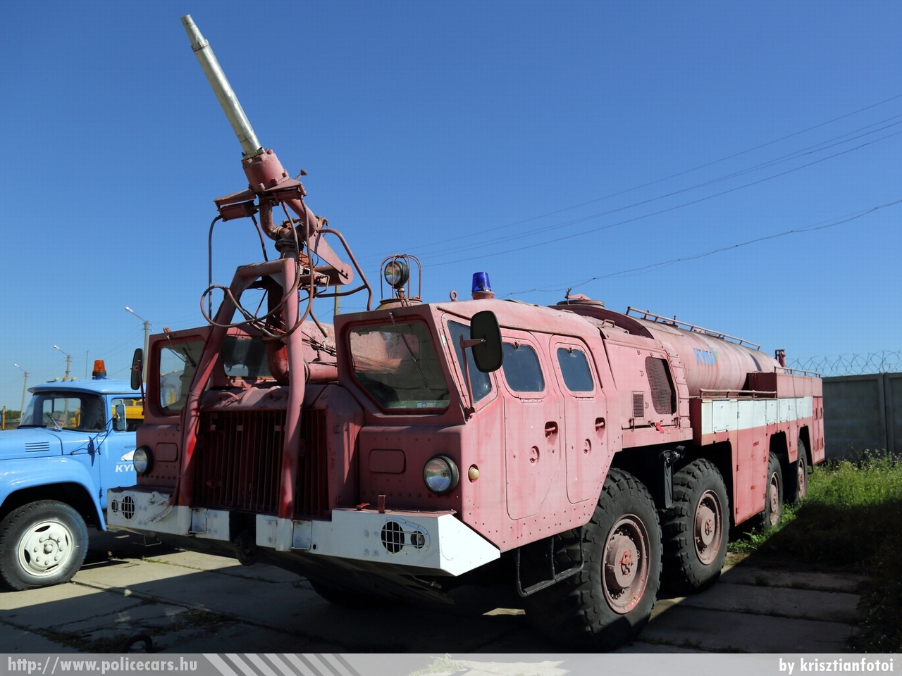 MAZ 7310 AA-60-160 Uragan, fotó: krisztianfotoi
Keywords: tûzoltó tûzoltóautó tûzoltóság ukrán Ukrajna fire firetruck Ukraine ukrainian reptéri