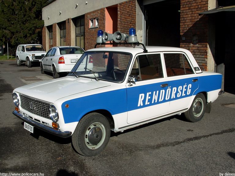 Lada 2101, fotó: dénes
Keywords: rendőr rendőrség rendőrautó RA97-00
