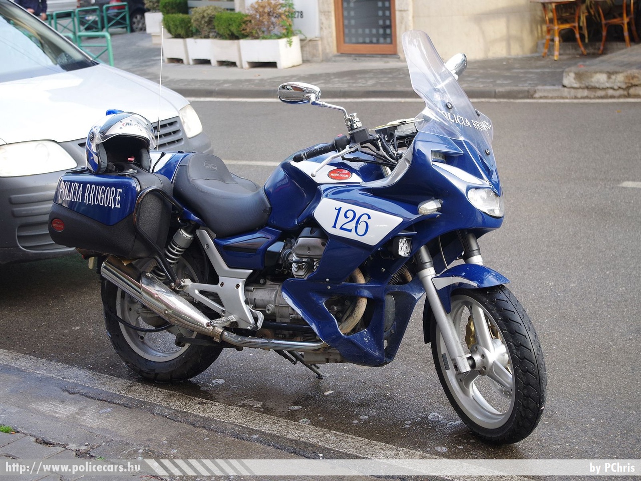 Moto Guzzi, fotó: PChris
Keywords: albán Albánia rendőrség rendőr rendőrmotor police policebike albanian