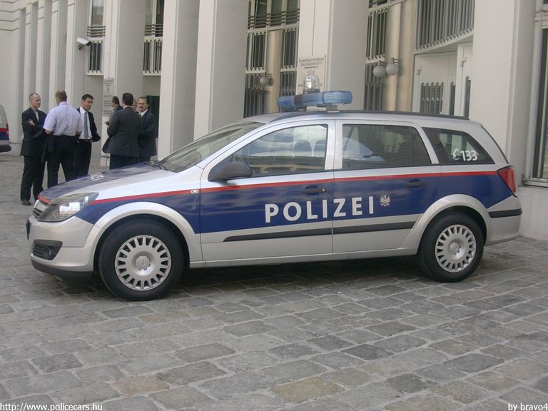 Opel Astra H, fotó: bravo4
Keywords: Ausztria osztrák rendőr rendőrautó rendőrség police policecar Austria