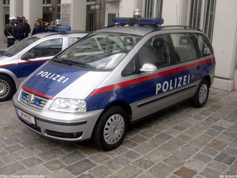 Volkswagen Sharan, fotó: bravo4
Keywords: Ausztria osztrák rendőr rendőrautó rendőrség police policecar Austria