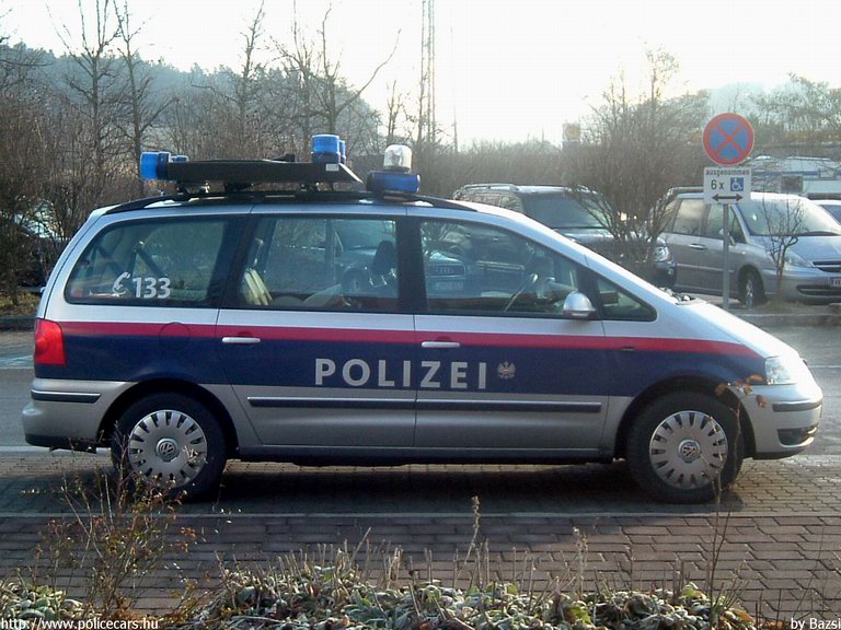 Volkswagen Sharan, fotó: Bazsi
Keywords: Ausztria osztrák rendőr rendőrautó rendőrség police policecar Austria