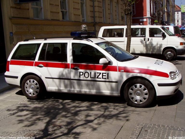 Volkswagen Golf, fotó: Danigabi
Keywords: Ausztria osztrák rendőr rendőrautó rendőrség police policecar Austria