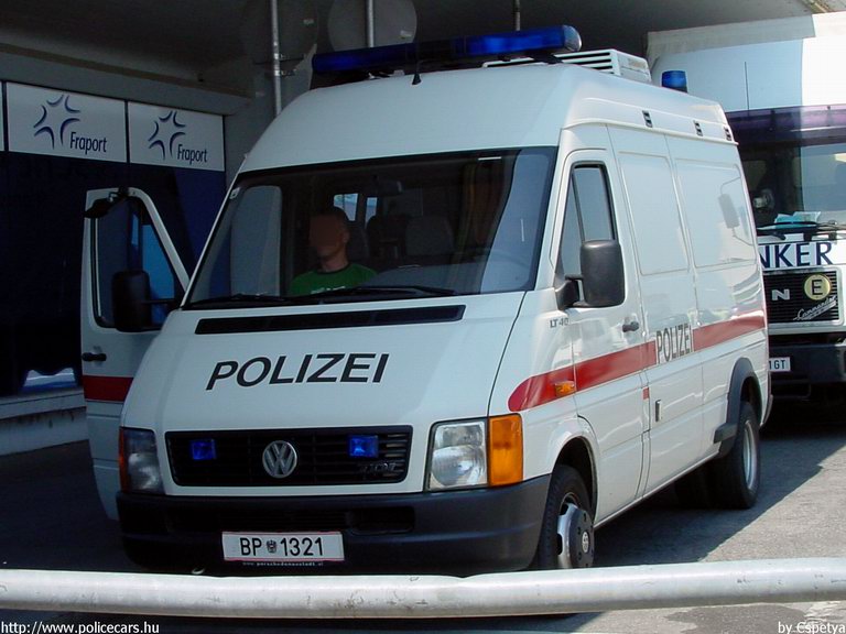 Volkswagen LT, fotó: Cspetya
Keywords: Ausztria osztrák rendőr rendőrautó rendőrség police policecar Austria
