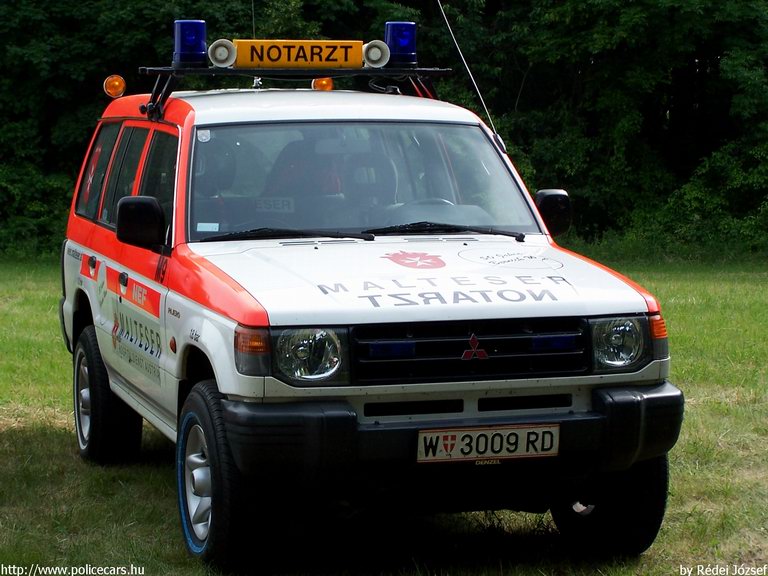 Mitsubishi Pajero, fotó: Rédei József
Keywords: Ausztria osztrák mentő mentőautó