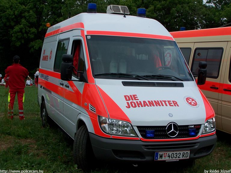 Mercedes Sprinter, fotó: Rédei József
Keywords: Ausztria osztrák mentő mentőautó