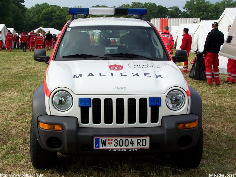 Jeep, fotó: Rédei József
Keywords: Ausztria osztrák mentő mentőautó