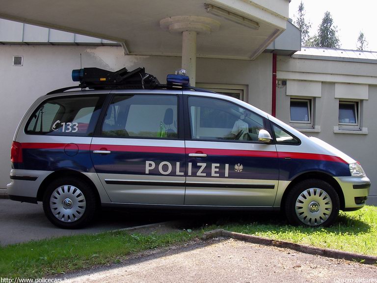Volkswagen Sharan, fotó: Gzozzo pictures
Keywords: Ausztria osztrák rendőr rendőrautó rendőrség police policecar Austria