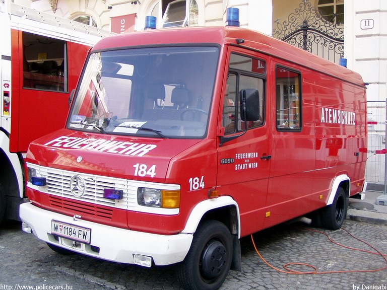 Mercedes 609D, fotó: Danigabi
Keywords: Ausztria osztrák tûzoltó tûzoltóautó tûzoltóság