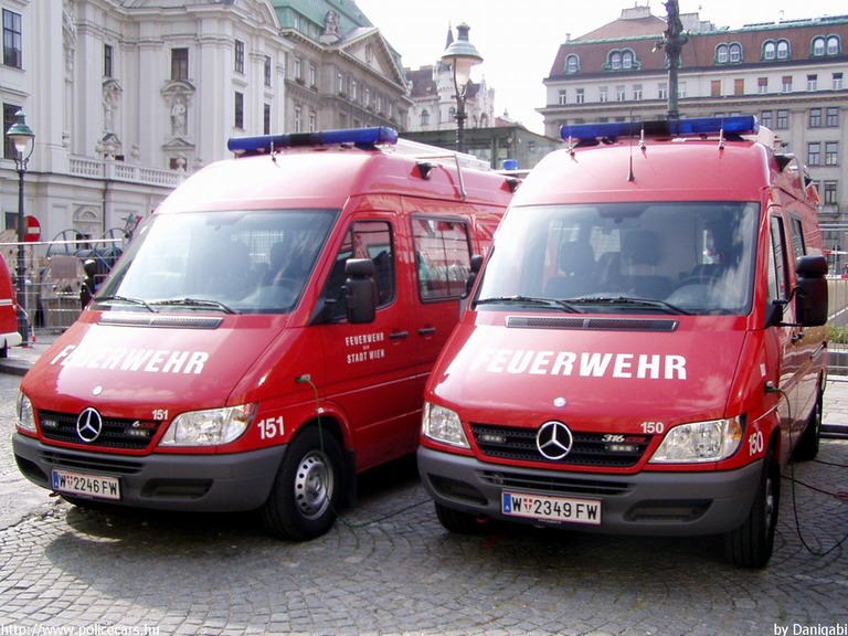 Mercedes Sprinter, fotó: Danigabi
Keywords: Ausztria osztrák tûzoltó tûzoltóautó tûzoltóság