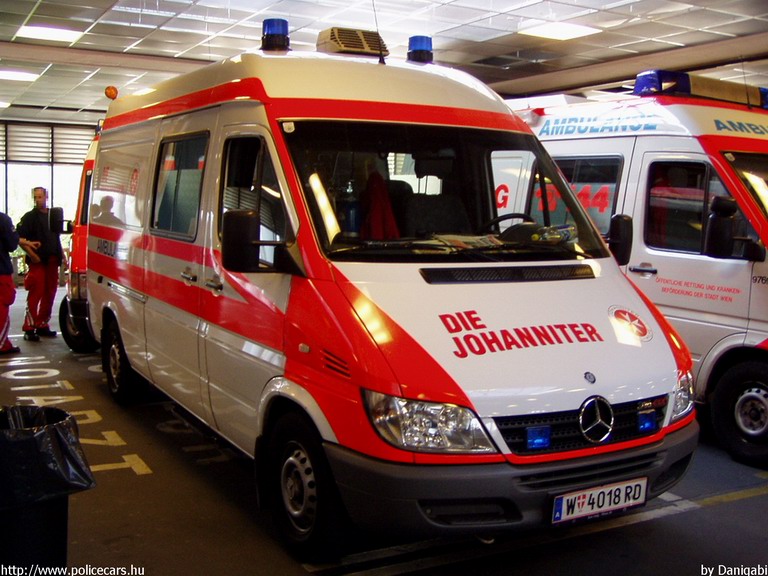 Mercedes Sprinter, fotó: Danigabi
Keywords: Ausztria osztrák mentő mentőautó