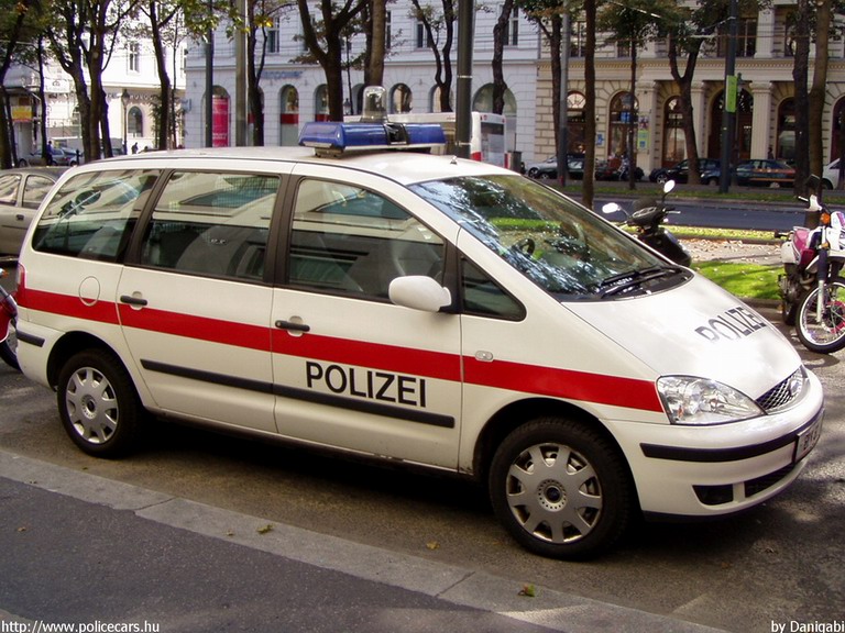 Ford Galaxy, fotó: Danigabi
Keywords: Ausztria osztrák rendőr rendőrautó rendőrség police policecar Austria