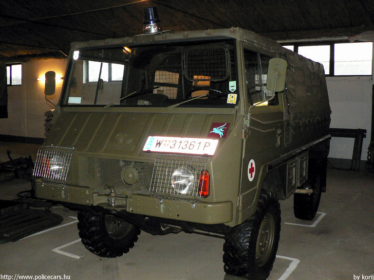 Steyr-Puch Pinzgauer, fotó: korij
Keywords: Ausztria osztrák mentő mentőautó katonai