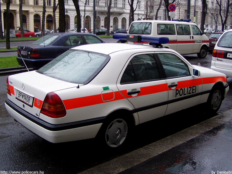 Mercedes C, fotó: Danigabi
Keywords: Ausztria osztrák rendőr rendőrautó rendőrség police policecar Austria