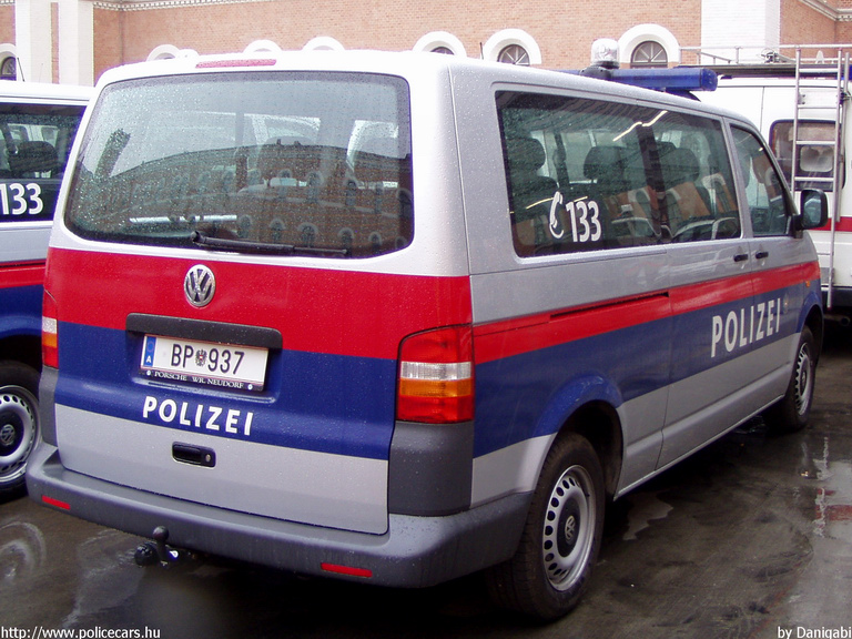 Volkswagen Transporter T5, fotó: Danigabi
Keywords: Ausztria osztrák rendőr rendőrautó rendőrség police policecar Austria