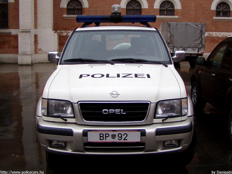 Opel Monterey, fotó: Danigabi
Keywords: Ausztria osztrák rendőr rendőrautó rendőrség police policecar Austria