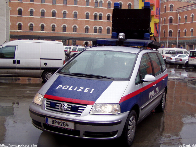 Volkswagen Sharan, fotó: Danigabi
Keywords: Ausztria osztrák rendőr rendőrautó rendőrség police policecar Austria