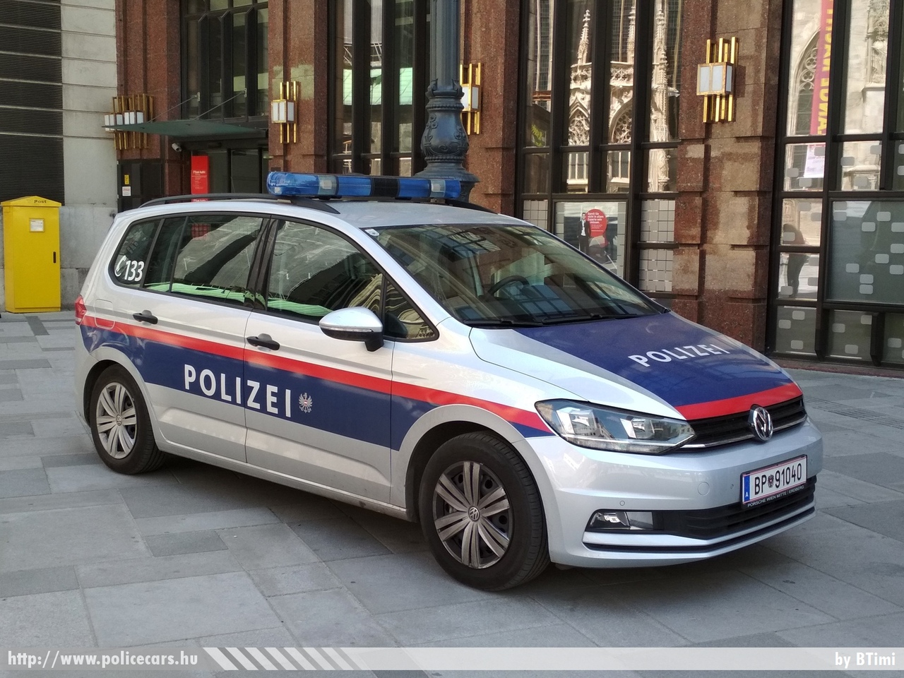 Volkswagen Touran, fotó: BTimi
Keywords: osztrák Ausztria rendőr rendőrautó rendőrség police policecar Austria austrian