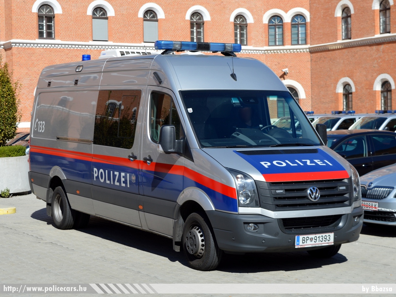 Volkswagen Crafter, fotó: Bbazsa
Keywords: osztrák Ausztria rendőr rendőrautó rendőrség police policecar Austria austrian
