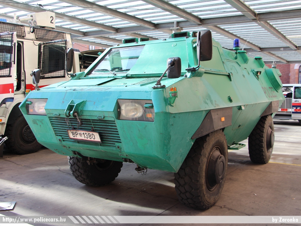 Thyssen TM-170 SW4, fotó: Zaronka
Keywords: osztrák Ausztria rendőr rendőrautó rendőrség police policecar Austria austrian