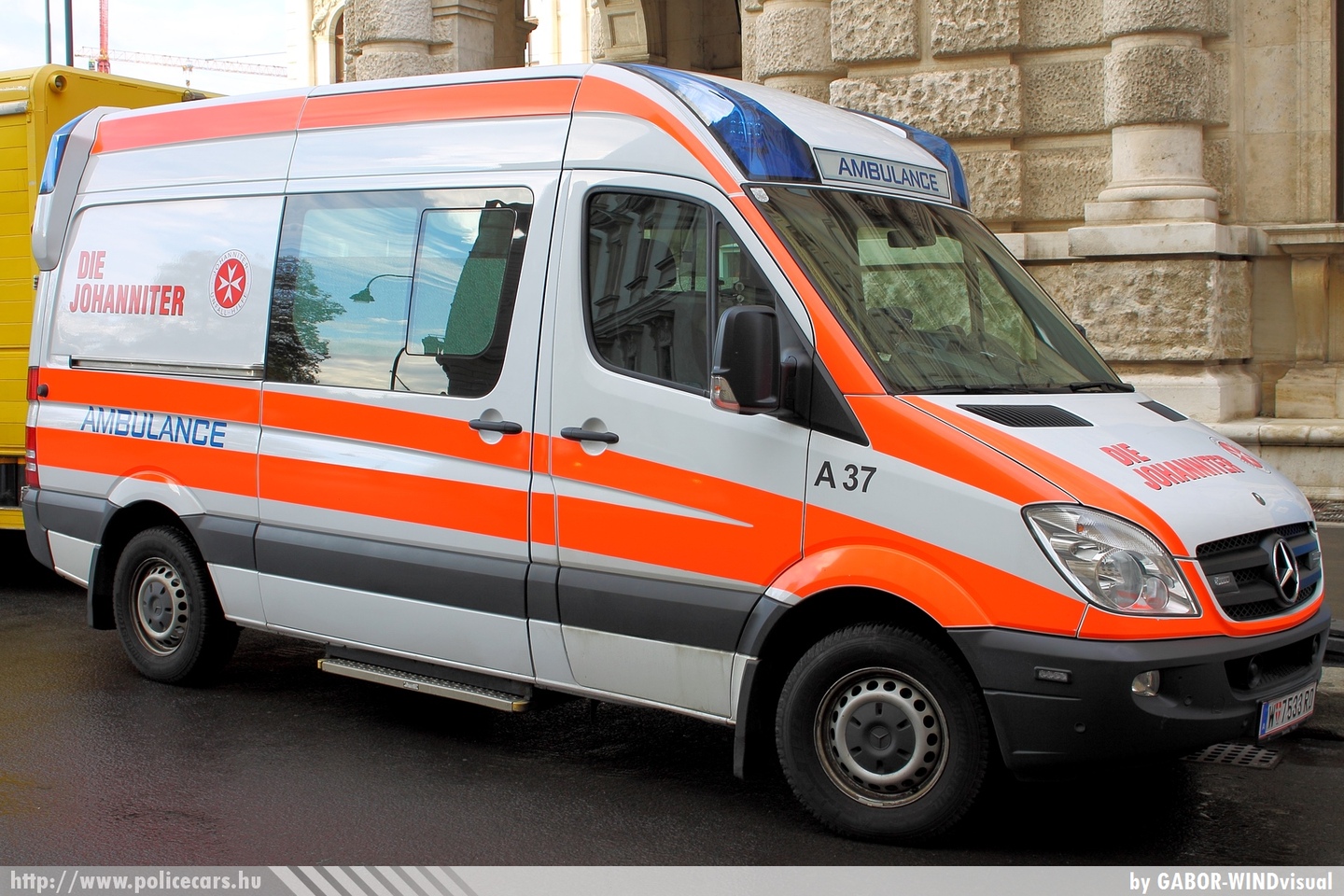 Mercedes Sprinter II, fotó: GABOR- WINDvisual
Keywords: osztrák Ausztria mentő mentőautó ambulance austrian Austria