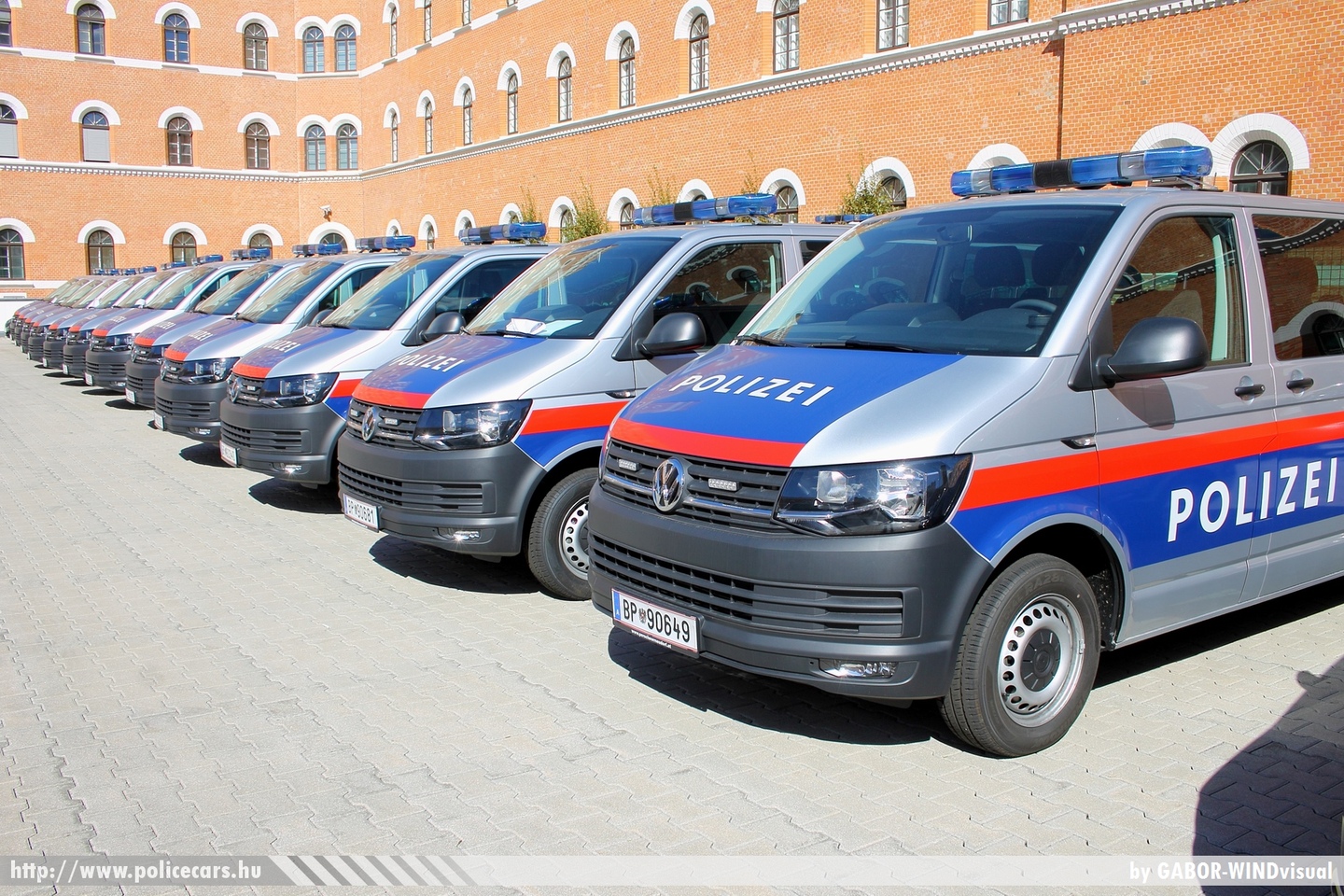 Volkswagen Transporter T6, fotó: GABOR-WINDvisual
Keywords: osztrák Ausztria rendőr rendőrautó rendőrség police policecar Austria austrian