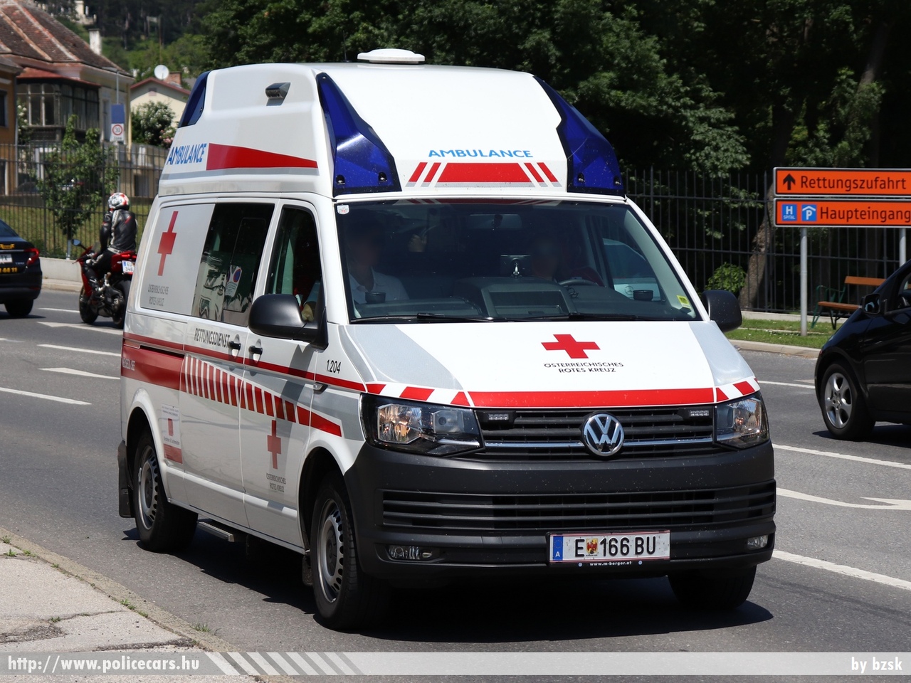 Volkswagen Transporter T5, Österreichisches Rotes Kreuz, fotó: bzsk
Keywords: osztrák Ausztria mentő mentőautó ambulance austrian Austria