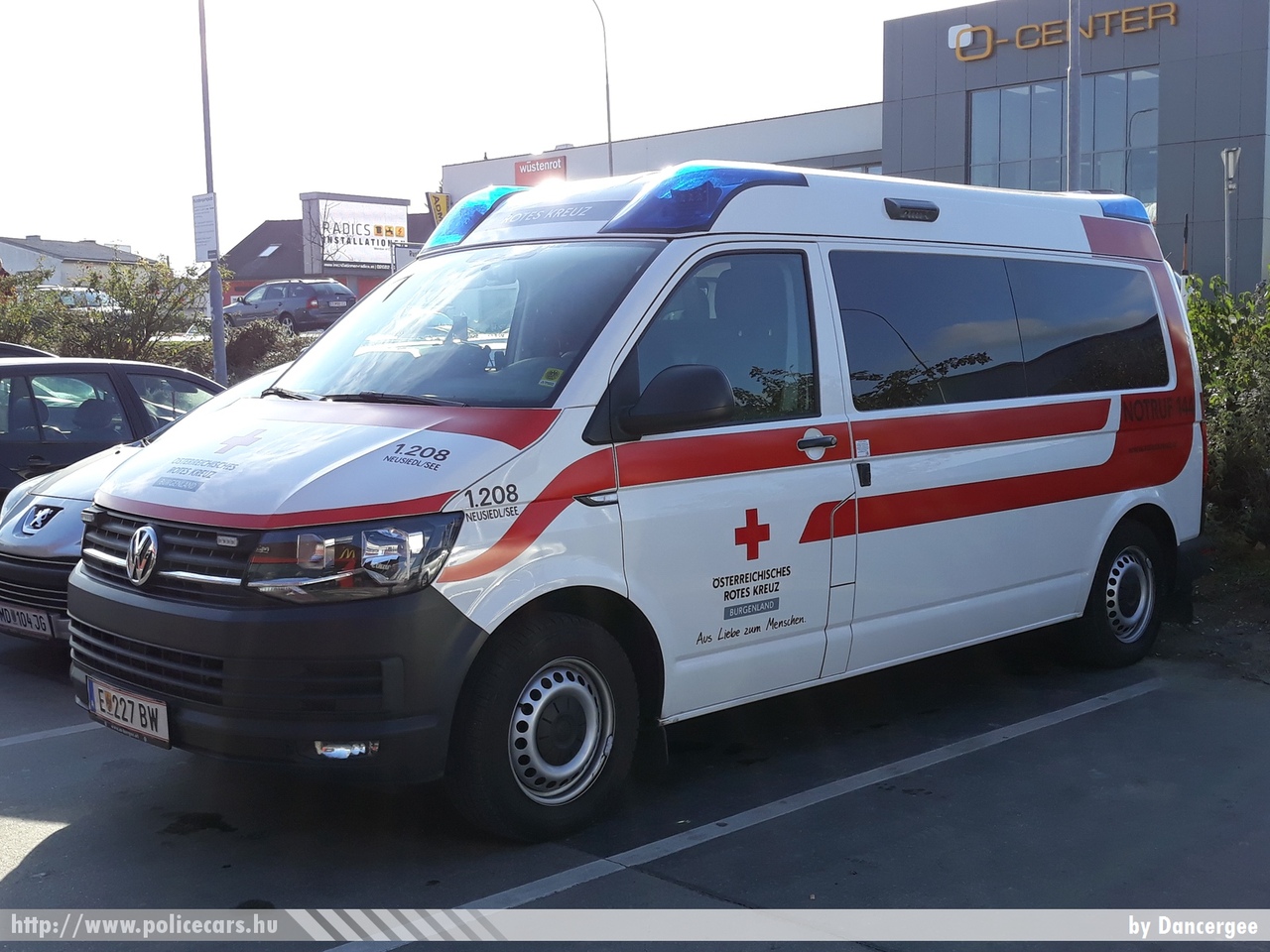 Volkswagen Transporter T6, Österreichisches Rotes Kreuz, fotó: Dancergee
Keywords: osztrák Ausztria mentő mentőautó ambulance austrian Austria