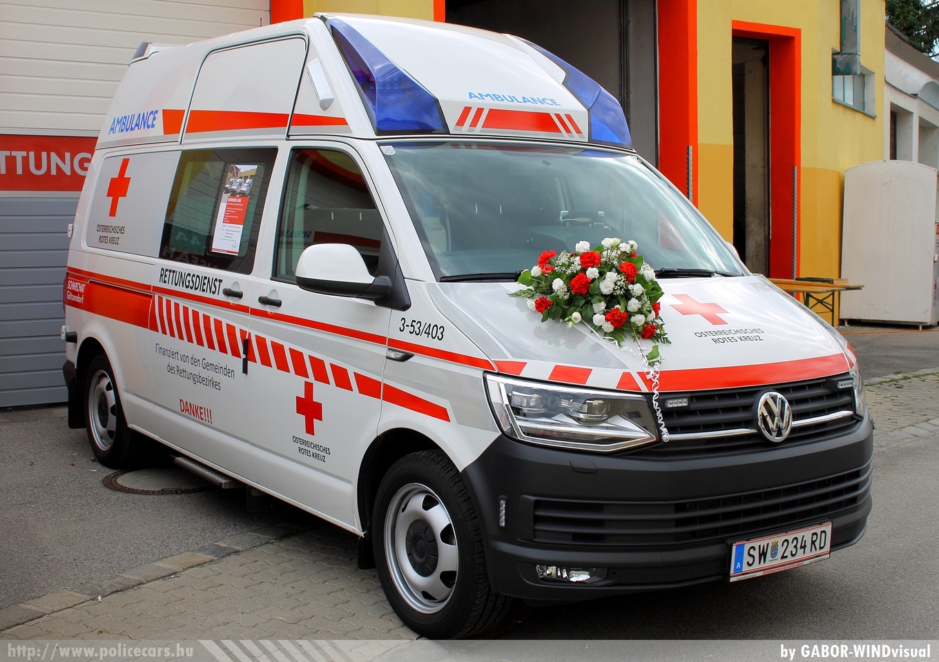 Volkswagen Transporter T6, Österreichisches Rotes Kreuz, fotó: GABOR- WINDvisual
Keywords: osztrák Ausztria mentő mentőautó ambulance austrian Austria