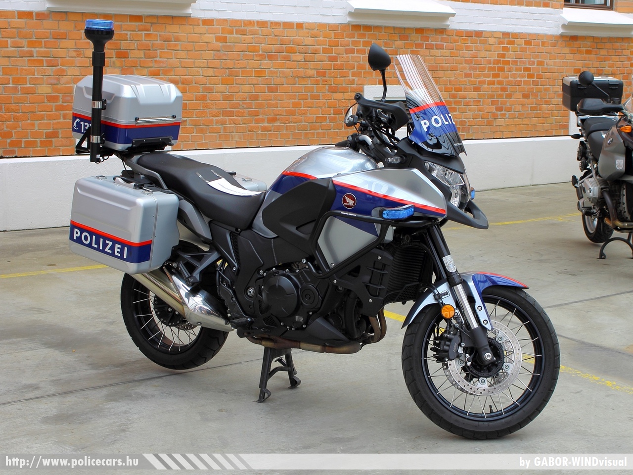 Honda, fotó: GABOR-WINDvisual
Keywords: osztrák Ausztria rendőr rendőrmotor rendőrség police policebike Austria austrian