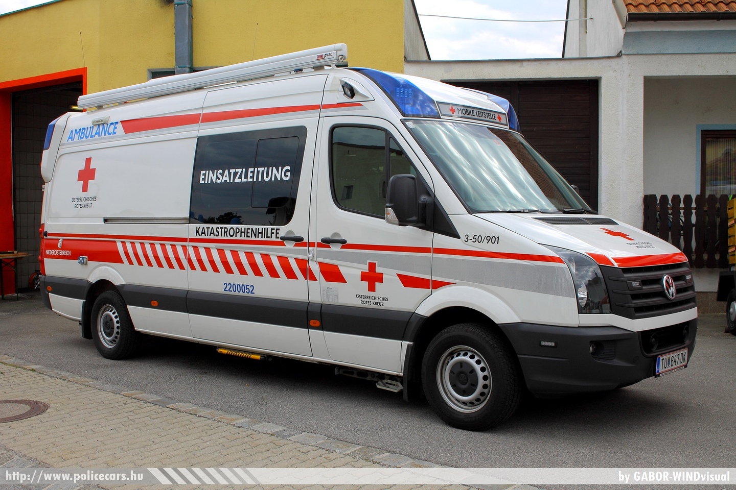 Volkswagen Crafter, Österreichisches Rotes Kreuz, fotó: GABOR-WINDvisual
Keywords: osztrák Ausztria mentő mentőautó ambulance austrian Austria
