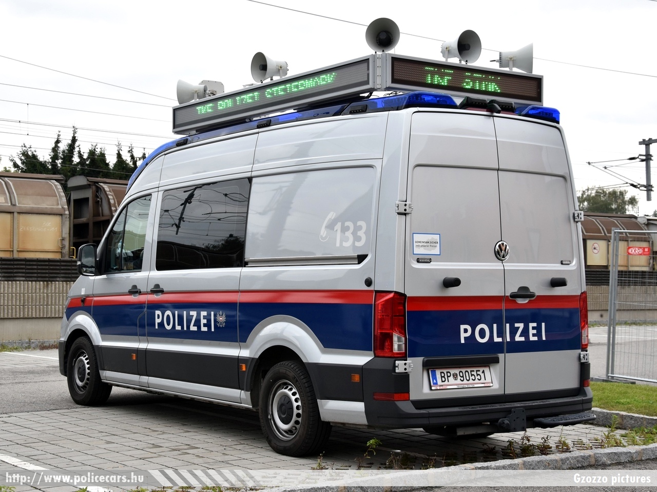 Volkswagen Crafter, fotó: Gzozzo pictures
Keywords: osztrák Ausztria rendőr rendőrautó rendőrség police policecar Austria austrian