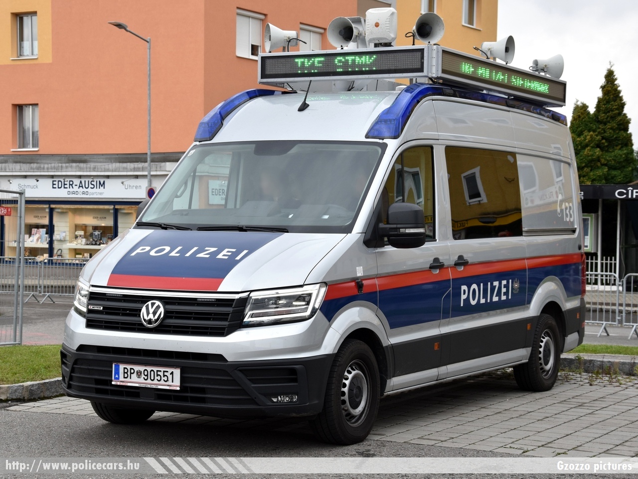 Volkswagen Crafter, fotó: Gzozzo pictures
Keywords: osztrák Ausztria rendőr rendőrautó rendőrség police policecar Austria austrian